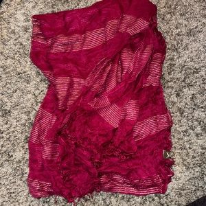 Beautiful fuchsia and silver spring and summer scarf with fringe Bin-8